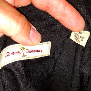 Tommy Bahama Medium. 100% Silk.